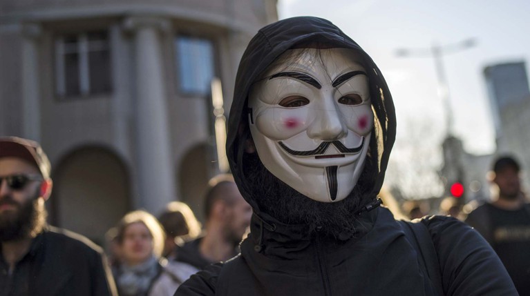 Хакерская группа Anonymous предъявила ультиматум арестовавшим Ассанжа — Daily Storm