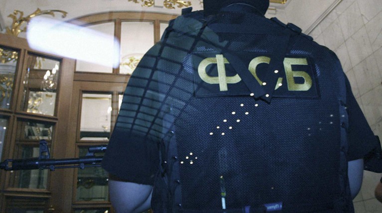 По словам силовиков, террористы находятся в одном из частных домов