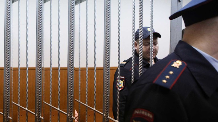 Суд арестовал экс-сотрудников ФСБ Фролова и Васильева за вымогательство 490 миллионов — Daily Storm