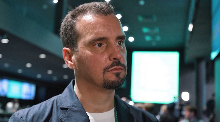 Команда Зеленского объявила о готовности к «свинье под елкой» от Порошенко — Daily Storm