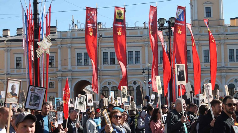 В движении «Бессмертный полк» отказались признавать шествия под флагами «Единой России» — Daily Storm