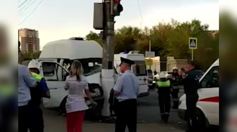 Грузовик с отказавшими тормозами протаранил пассажирский автомобиль Скриншот: © youtube.com /
Высота 102