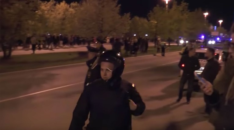 Ведомство увидело в комментариях под трансляциями призывы к экстремизму и массовым беспорядкам Скриншот: © youtube.com / E1.RU