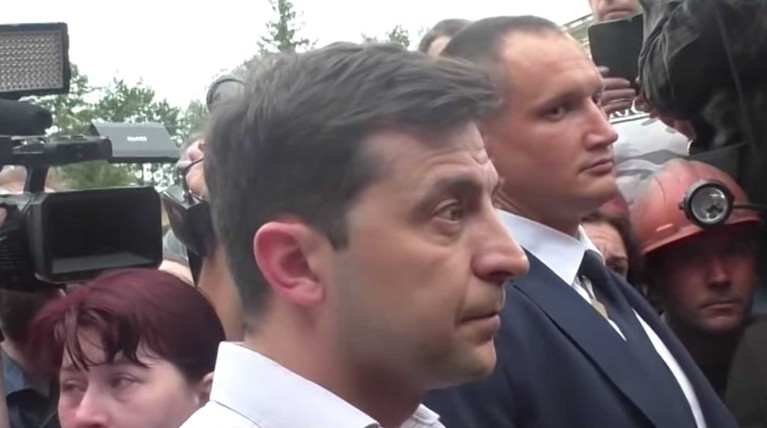 Во Львове Зеленский впервые поругался с журналистами телеканала Порошенко — Daily Storm