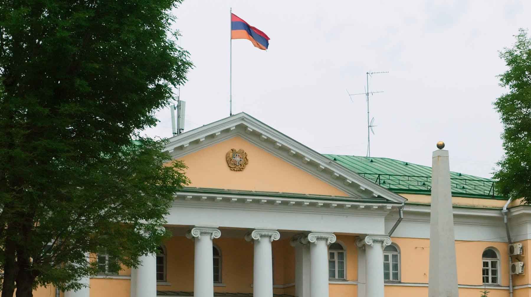 Посольство армении. Армянское посольство в Москве. Армянские посольства в Россию. Здание посольства Армении. Посольство РФ В Армении.