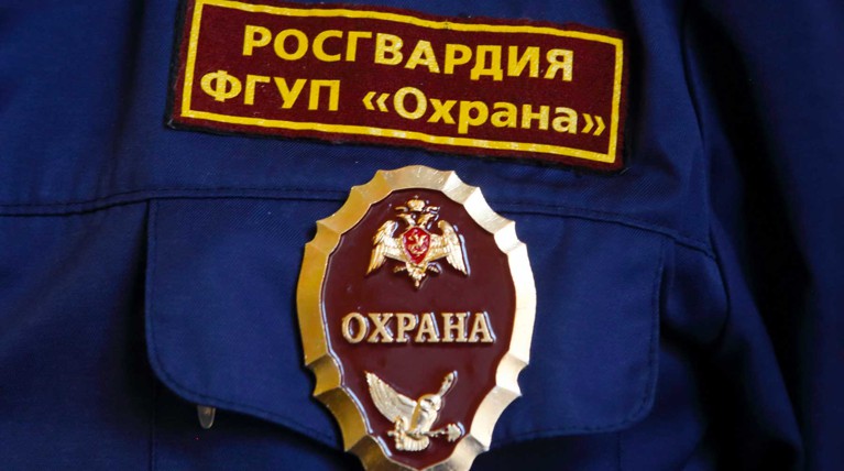 Росгвардия заявила об увольнении охранника «Зарядья» из-за видео с фразой «Мне на *** твой президент не упал» — Daily Storm