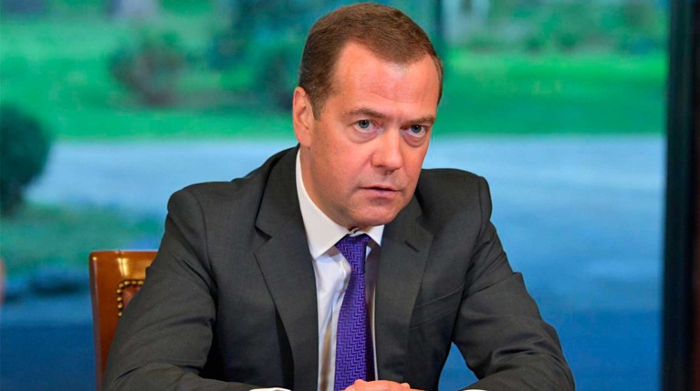 Медведев поручил Козаку проверить сообщения о росте цен на бензин на востоке России — Daily Storm