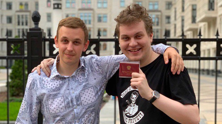 «Вооружим учителей!»: блогер Хованский и самый молодой депутат предложили упростить выдачу травматов — Daily Storm