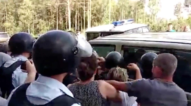«Нас бьют!»: активисты в Ликино-Дулеве рассказали о драке с правоохранителями и задержаниях — Daily Storm