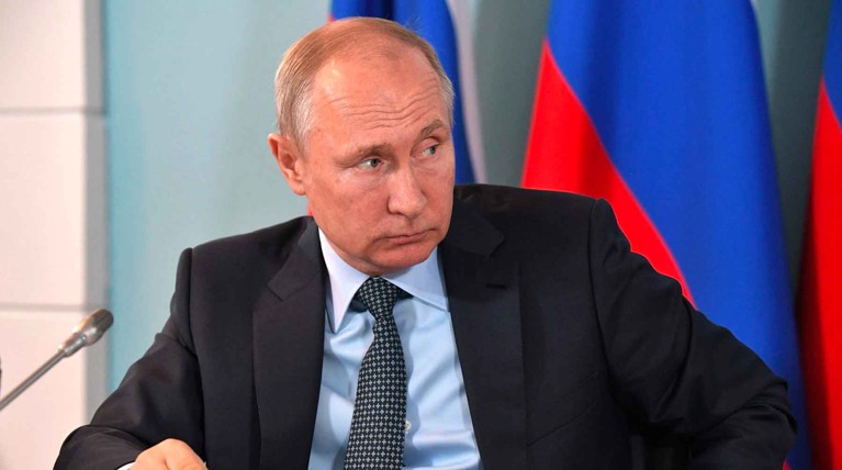 По словам президента, урегулировать ситуацию можно только при прямом контакте Киева с самопровозглашенными республиками