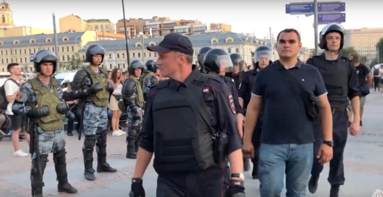 Правоохранители начали разгон митинга на Трубной площади в Москве — Daily Storm
