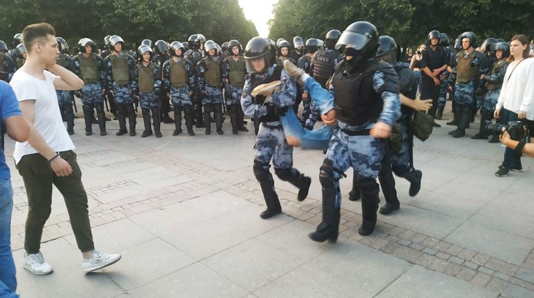 Возбуждены новые уголовные дела о нападении на росгвардейцев на митинге 27 июля — Daily Storm