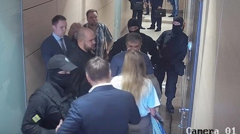 Следственные действия были проведены у Евгения Помазуева, Вячеслава Гимади, Евгения Замятина и Виталия Колесникова Кадр: © youtube / Штаб Навального