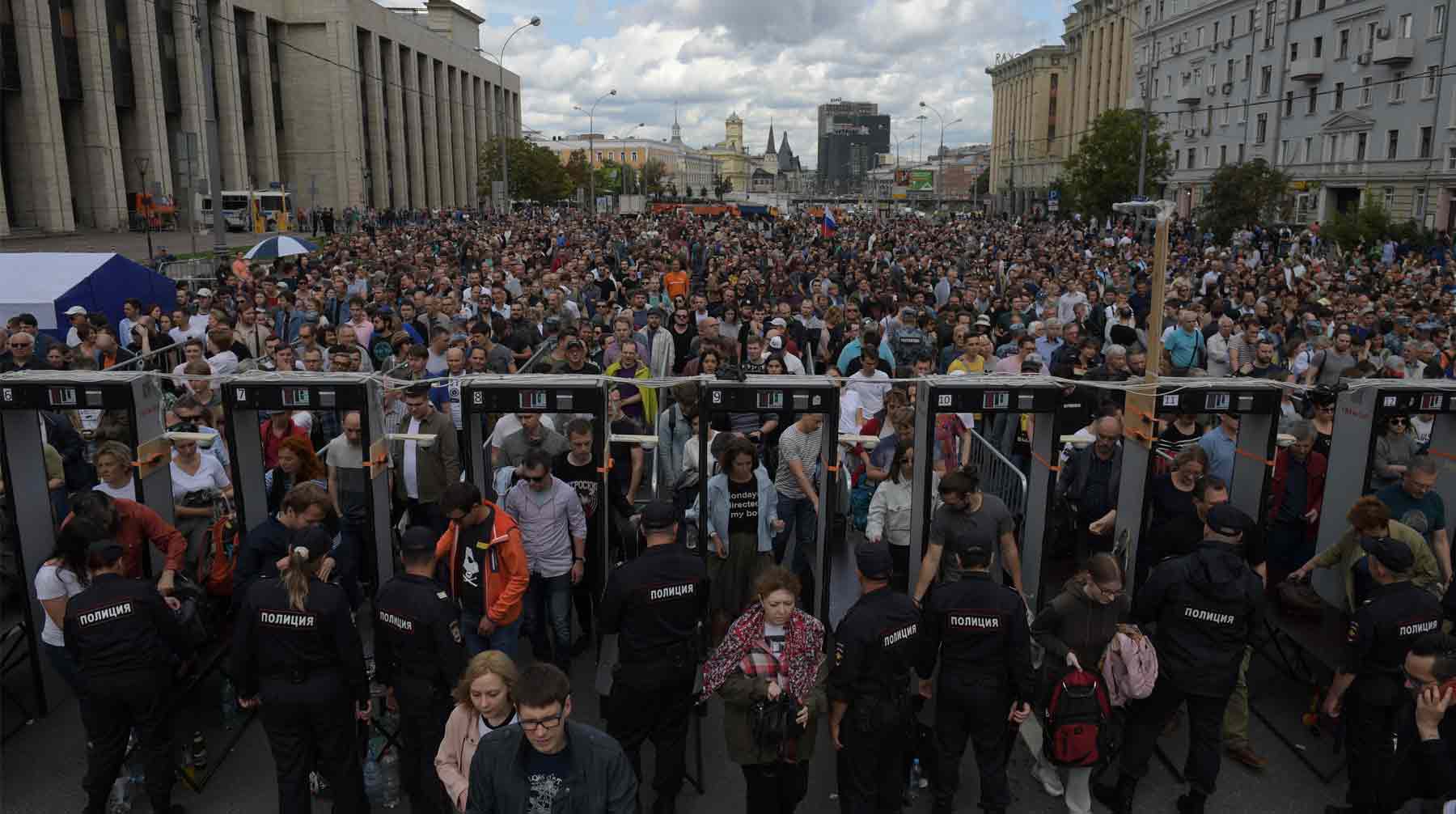 Взгляд новости. Митинг на проспекте Сахарова 10 августа. Митинг в Москве 2019 Сахарова. Митинг 10 августа 2019 в Москве. Митинг на Сахарова 2019 август.