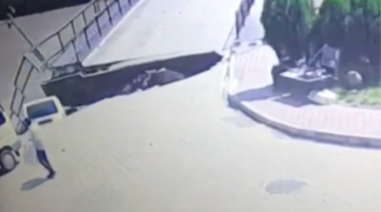 В Турции обрушился мост с пешеходами — видео — Daily Storm