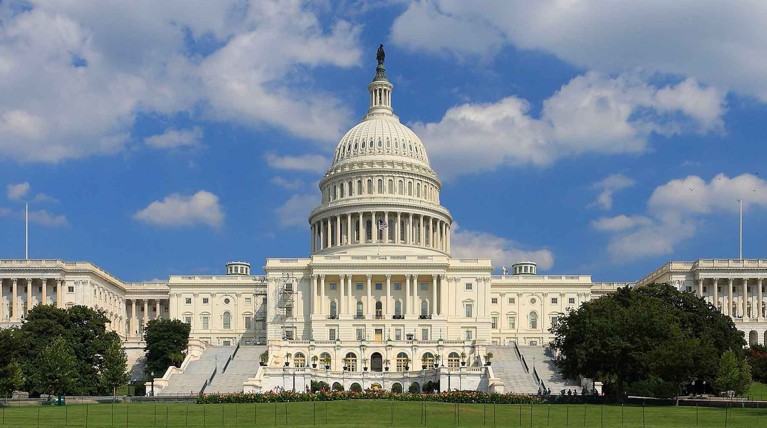 Президент США назвал запуск процедуры импичмента переворотом и попыткой отобрать власть у рядовых американцев