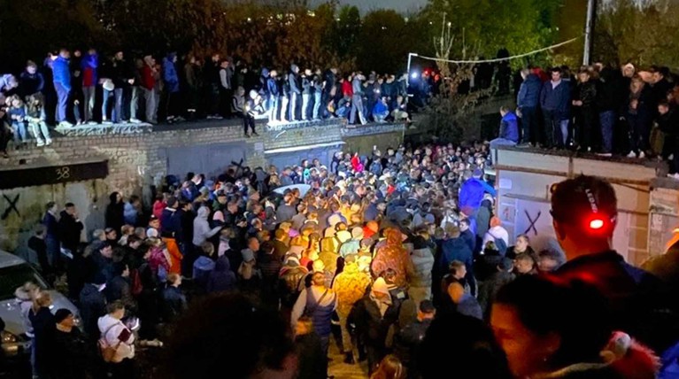 Жители Саратова попытались устроить самосуд над убийцей девятилетней школьницы — Daily Storm