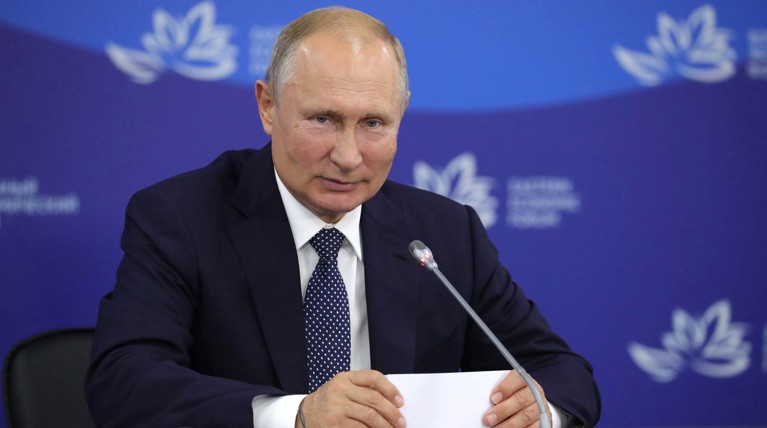 Владимир Путин — исполнительный, дисциплинированный и добросовестный сотрудник, указано в документе Фото: © Global Look Press