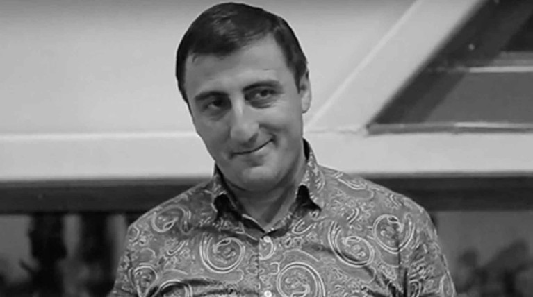 Неизвестный открыл огонь по Ашоту Боляну около его дома на Нахимовском проспекте, после чего скрылся с места преступления Ашот Болян