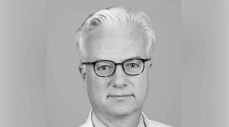 19 ноября Фриц фон Вайцзеккер выступал в больнице Schlosspark-Klinik, на него напал мужчина с ножом Фриц фон Вайцзеккер