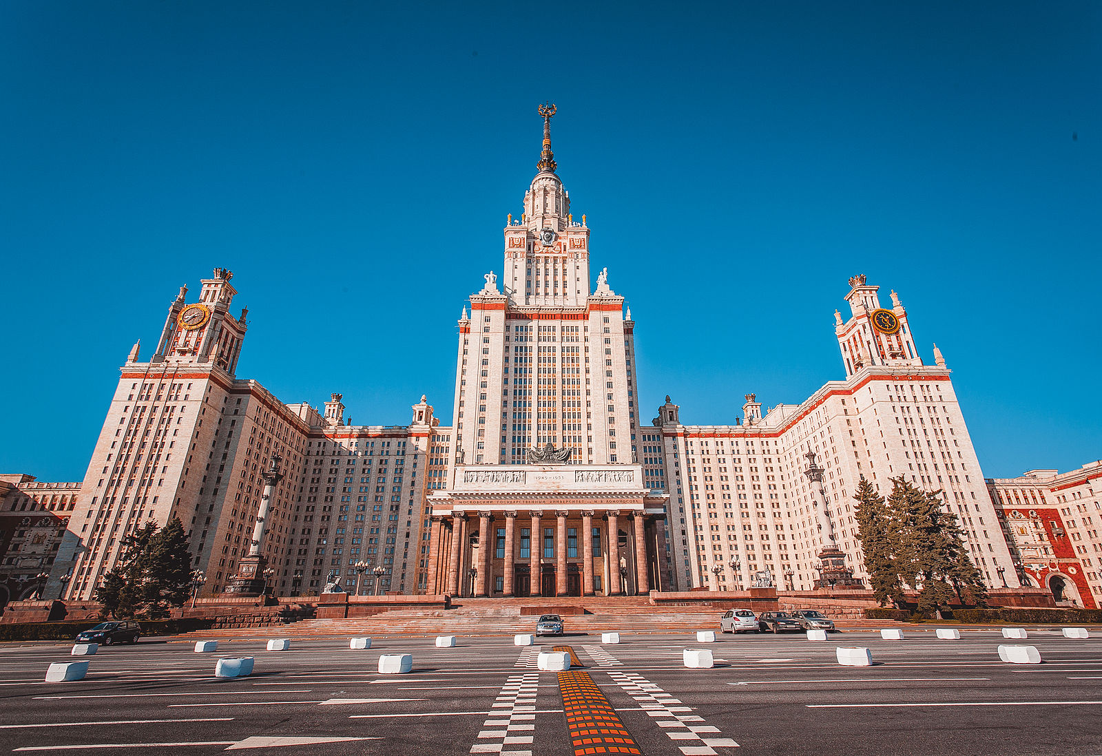 Ранее в Госдуму внесли законопроект о продлении предельного возраста ректоров всех вузов до 70 лет Фото: © Википедия