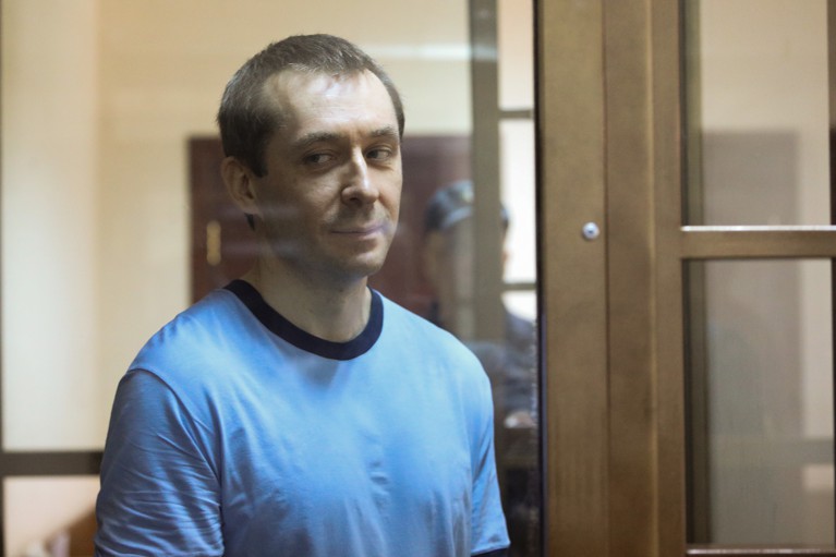 Бил кулаками и головой: экс-полковник Захарченко устроил драку в колонии — Daily Storm