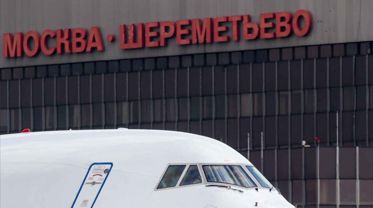Бросивший детей в Шереметьево отец пришел с повинной в СКР — Daily Storm