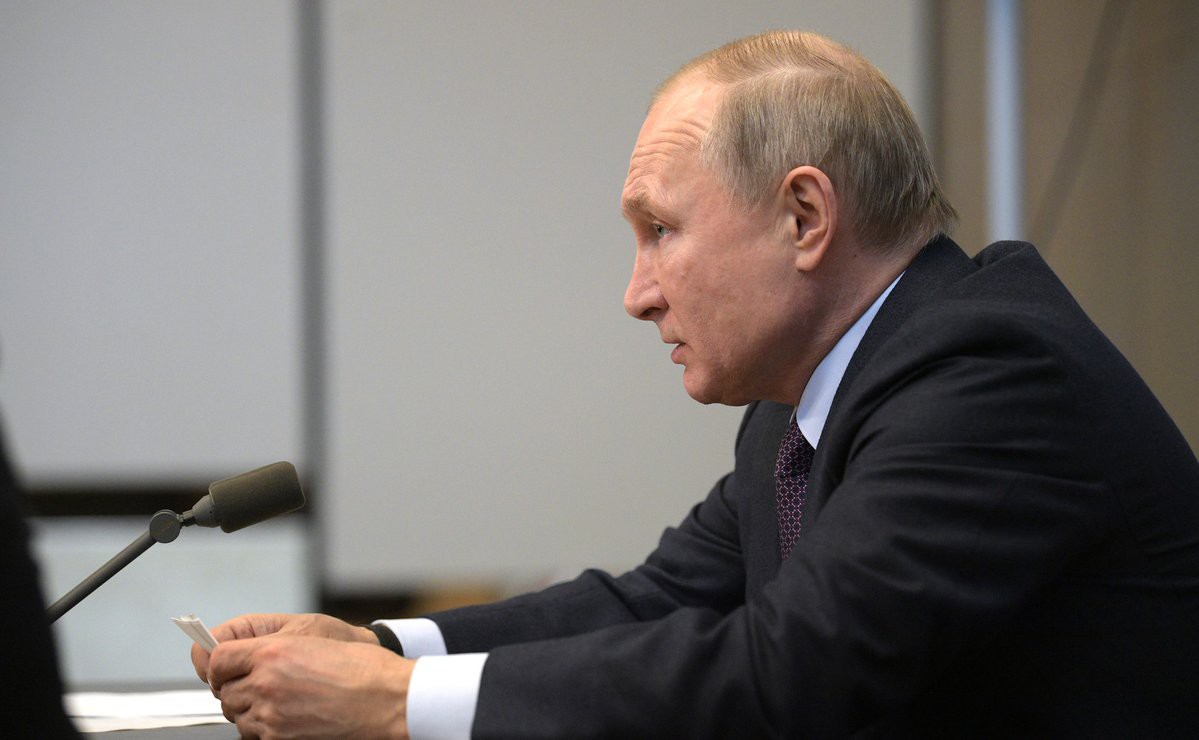 Dailystorm - Путин: Чиновников за хамство нужно выметать из органов власти