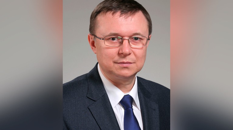 Бывшего чиновника-единоросса лишили партбилета после скандала с квартирой-казино — Daily Storm