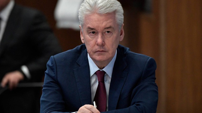 Мэр города Сергей Собянин также призвал пожилых людей оставаться дома и вызывать врача при малейших признаках ОРВИ Фото: © Kremlin Pool