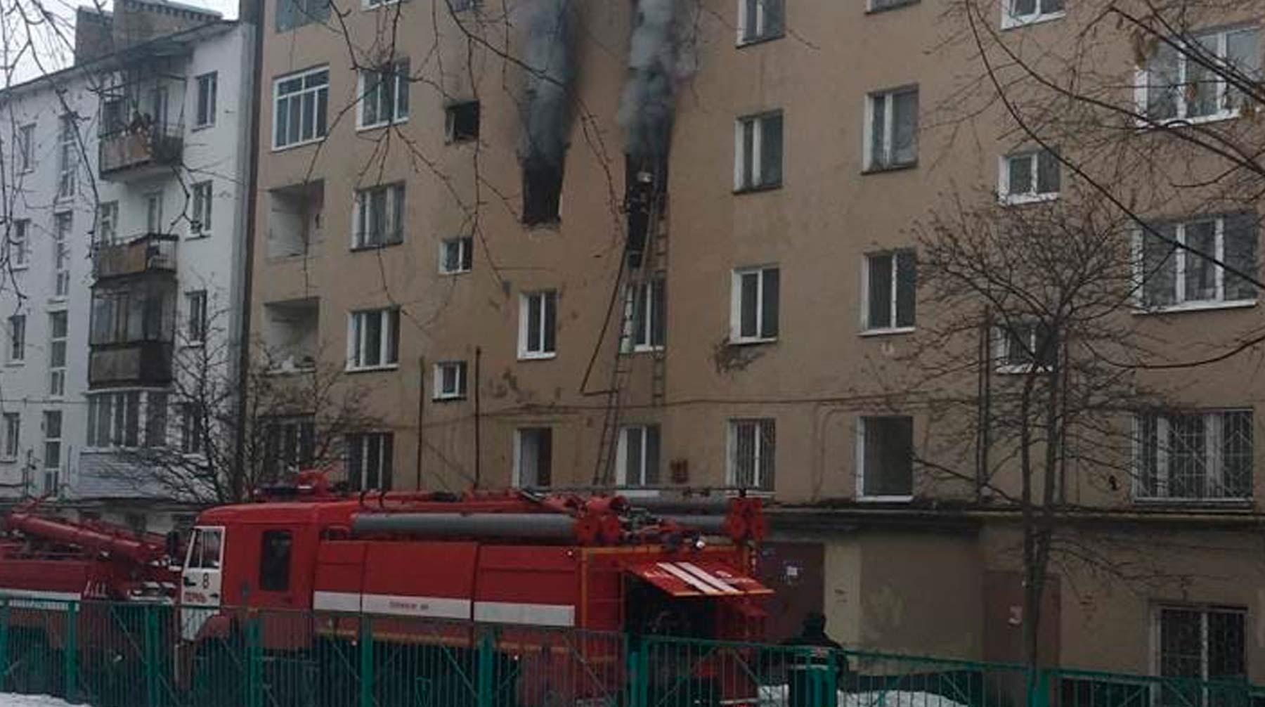 На место происшествия прибыл мэр города Дмитрий Самойлов Фото: © Вконтакте/ЧП ДТП Пермь