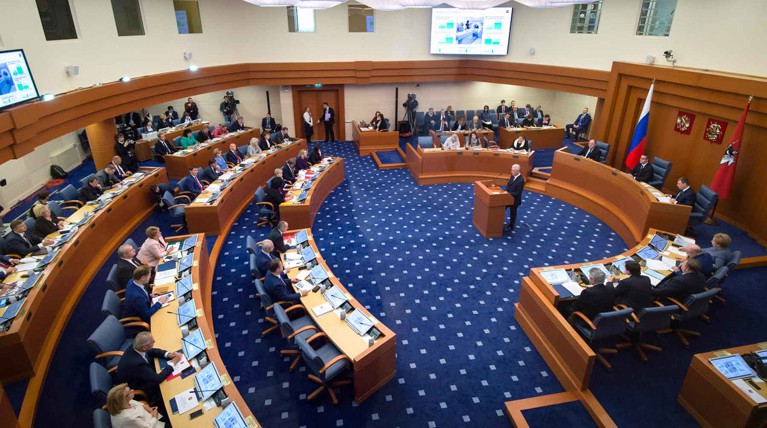 Глава столичного парламента Алексей Шапошников также отметил, что депутаты уже принимают москвичей дистанционно Фото:© Википедия