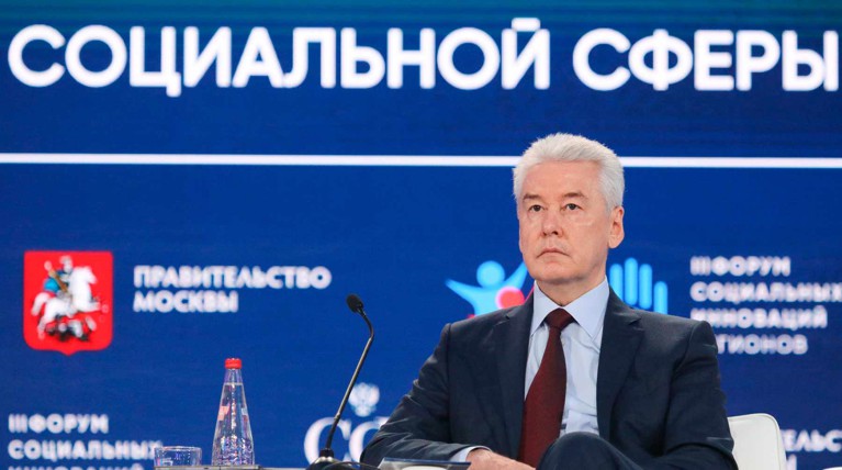 Собянин пообещал помочь с дровами самоизолировавшимся на дачах пенсионерам — Daily Storm