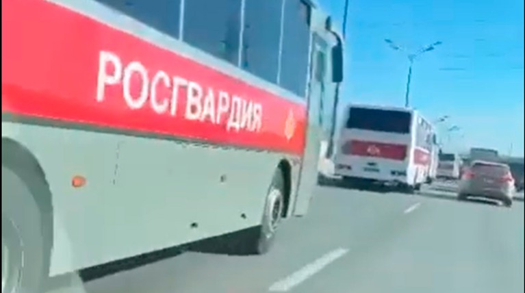 Росгвардия объяснила передвижение десятков войсковых автобусов в сторону Москвы — Daily Storm