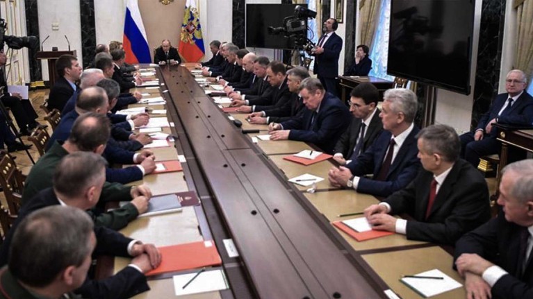 Совещательный орган под руководством президента выходит на первые роли в борьбе с коронавирусом