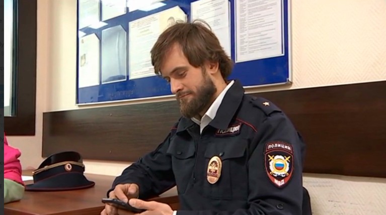 Задержанного в полицейской форме участника Pussy Riot Верзилова отпустили домой — Daily Storm