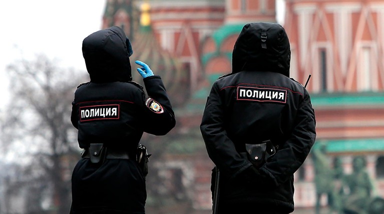 Правоохранители должны воздерживаться от публичного участия в азартных играх и исключить употребление наркотиков Фото: © Global Look Press / Dmitry Golubovich