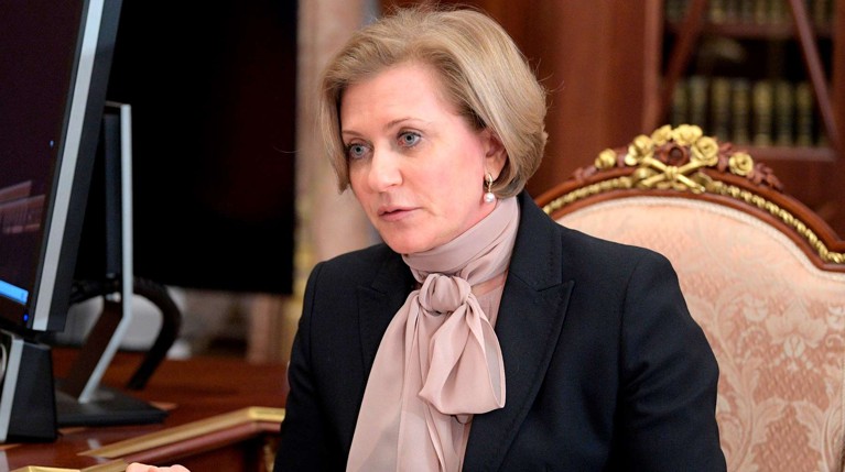 Если произвести большое количество вакцины сразу не удастся, то сначала ее получат пенсионеры и люди с хроническими болезнями Глава Роспотребнадзора Анна Попова