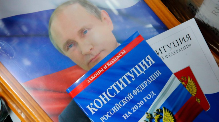 Роспотребнадзор рекомендовал провести голосование по Конституции на свежем воздухе — Daily Storm
