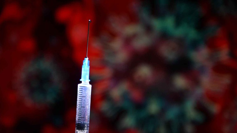 Вакцину от COVID-19 в России начнут выпускать до конца лета — Daily Storm