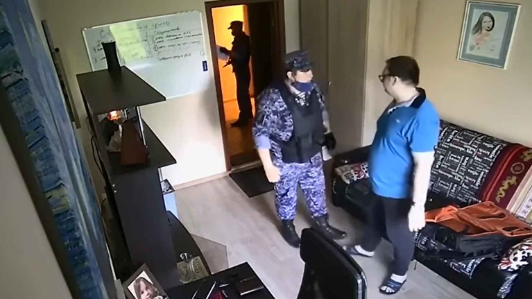 В пресс-службе Росгвардии заверили, что по факту произошедшего проведена служебная проверка Кадр: © youtube.com / Каждому Свое