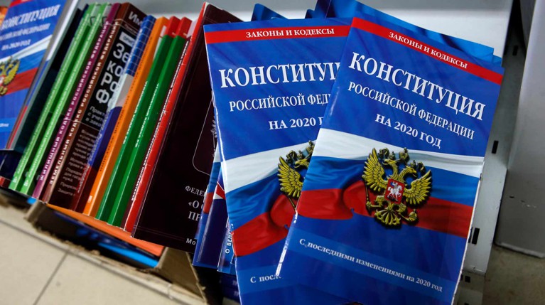В магазинах выставили Конституцию с еще не прошедшими голосование поправками — Daily Storm