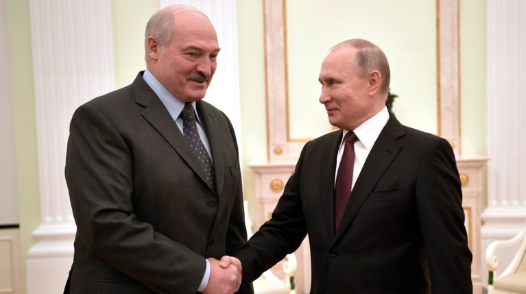 Ранее белорусский лидер заявил, что «поедет проведет» мероприятие после парада в Минске Фото: © Kremlin Pool