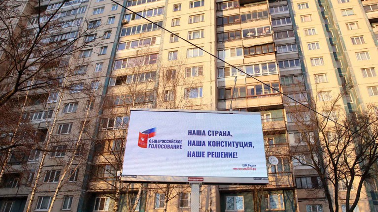 Поправки к Конституции. Как проголосовать на даче, в поездке и не выходя из дома — Daily Storm