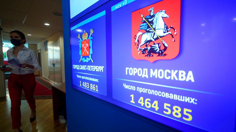 По данным ВЦИОМ, после четырех дней всероссийского плебисцита число избирателей, планирующих прийти на участки, выросло Фото: © АГН Москва / Ведяшкин Сергей
