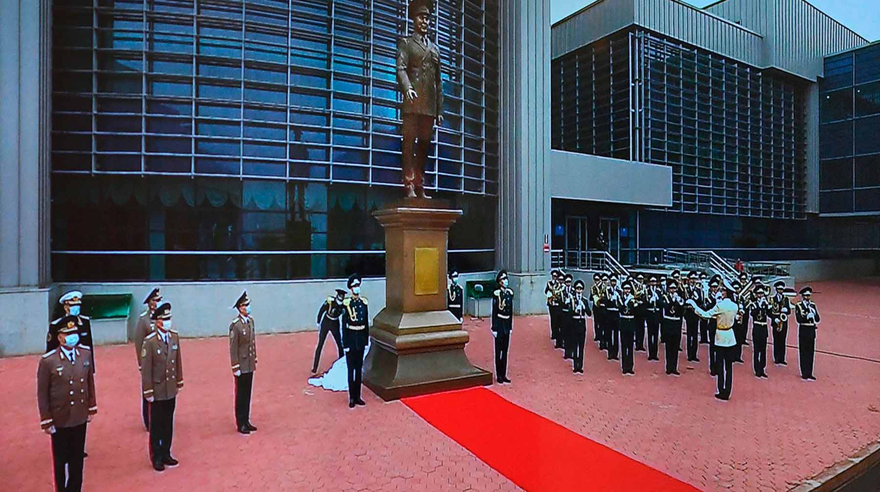 Монумент экс-лидеру республики воздвигли возле Национального университета обороны Фото: © akorda.kz