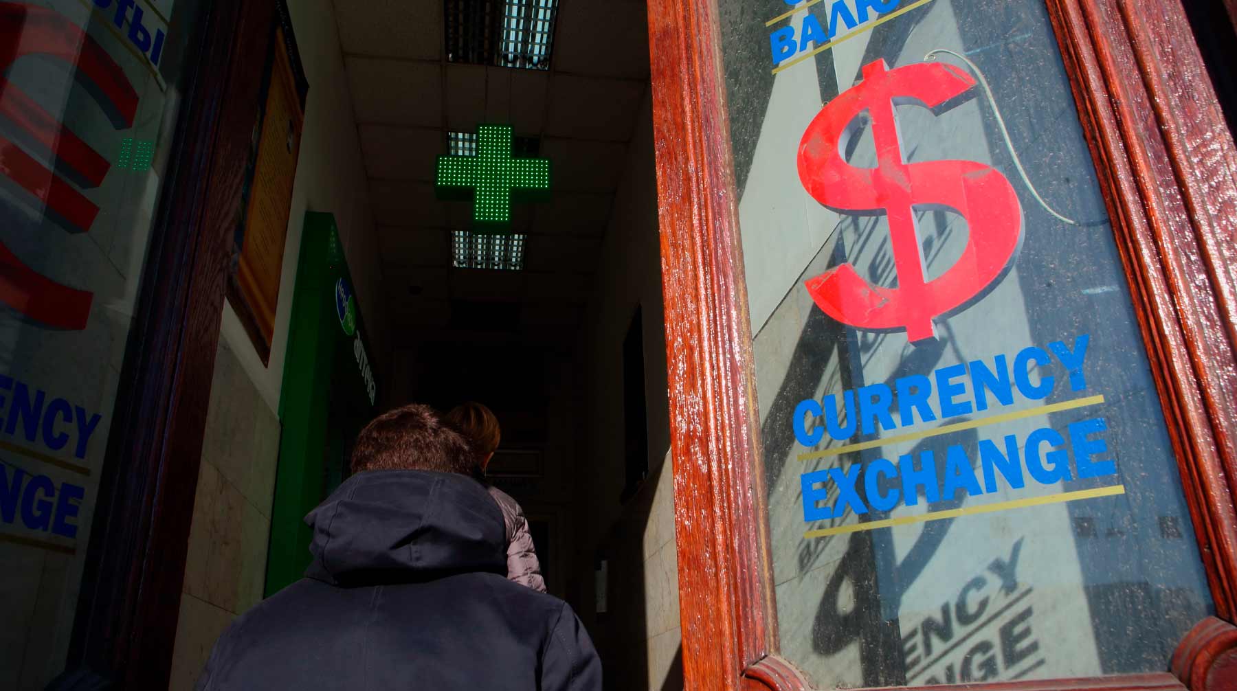 Падение курса рубля может быть связано с санкционными опасениями Фото: © Global Look Press / Zamir Usmanov