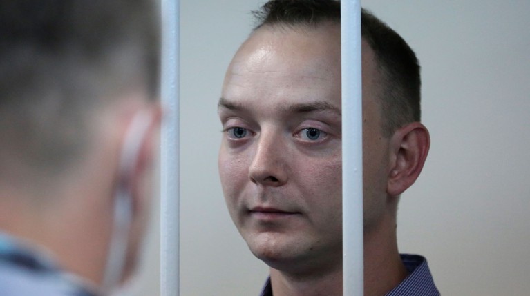 В Москве у здания ФСБ начались одиночные пикеты в поддержку Ивана Сафронова — Daily Storm