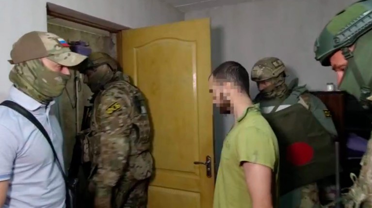 ФСБ задержала в Крыму трех главарей «Хизб ут-Тахрир» — видео — Daily Storm