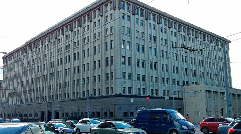 Возле здания ФСБ в Москве задержали журналистку RT и члена движения SERB — Daily Storm